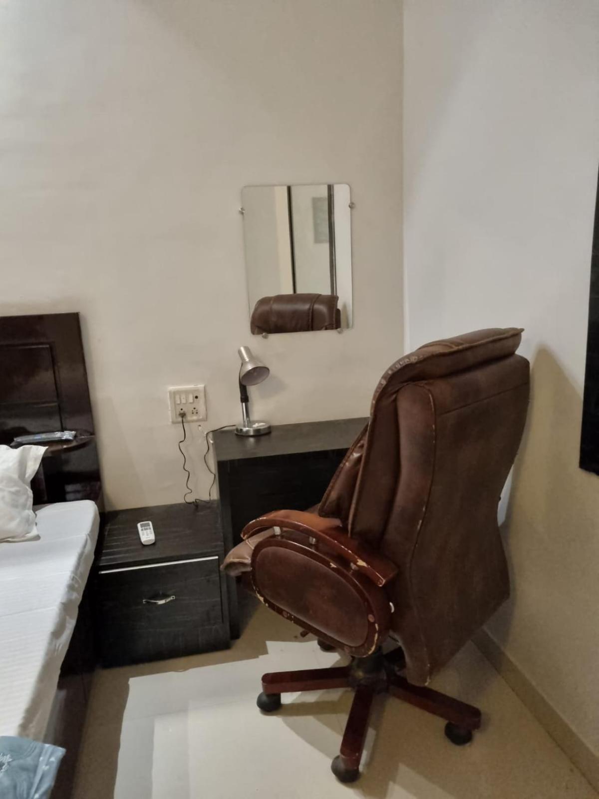 Leela Homestay Jabalpur - Lily - 2 Bhk Luxury Appartment Экстерьер фото